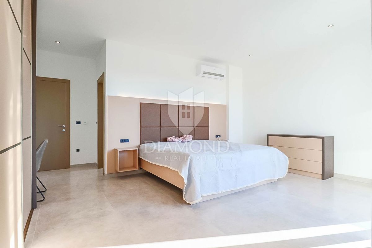 Rovinj, okolica, luksuzna nova vila na mirni lokaciji