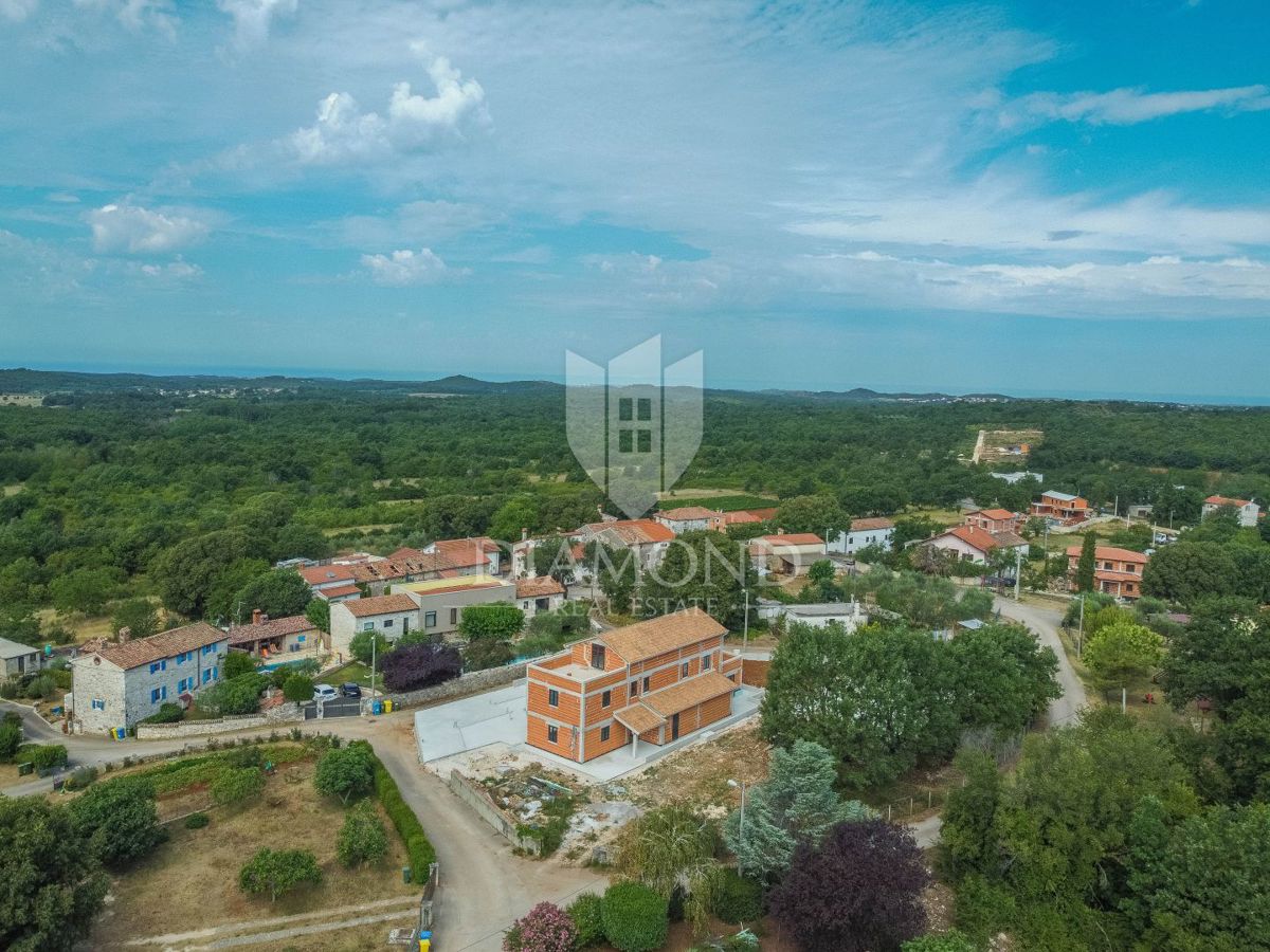 Vila z bazenom v gradnji na mirni lokaciji