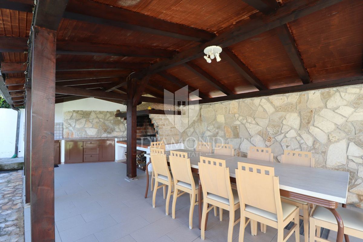 Poreč, okolica, hiša z bazenom in velikim vrtom!
