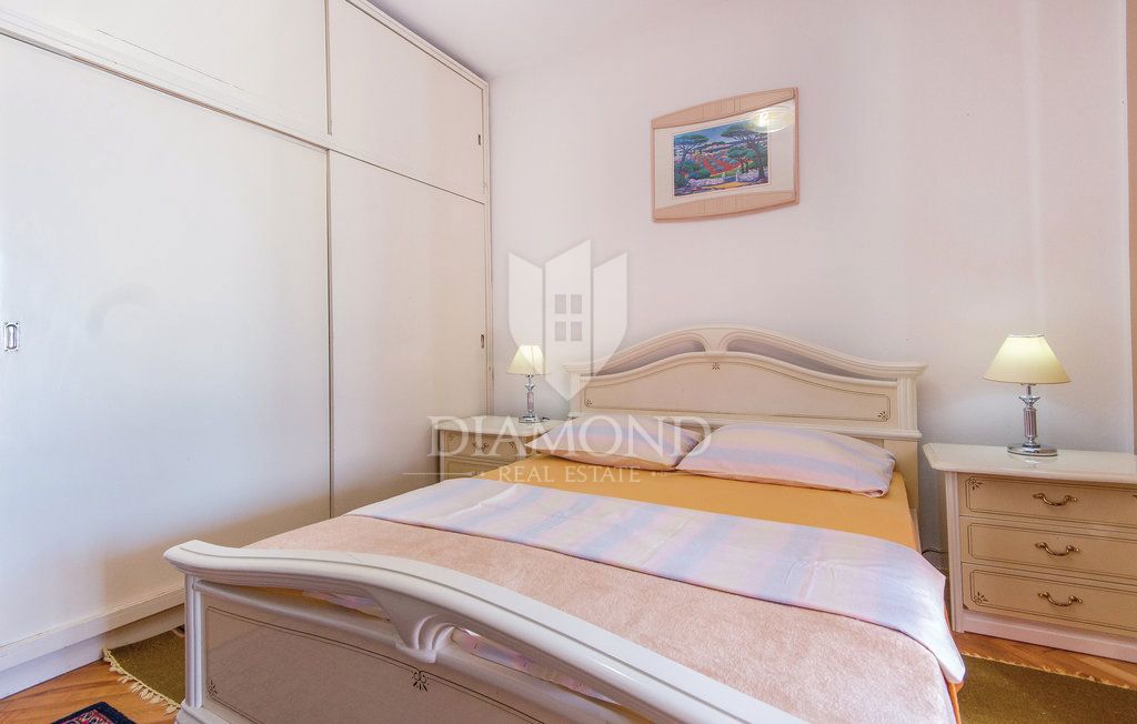 Poreč, okolica, hiša z bazenom in velikim vrtom!