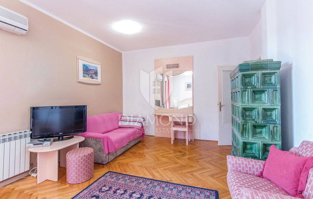 Poreč, okolica, hiša z bazenom in velikim vrtom!