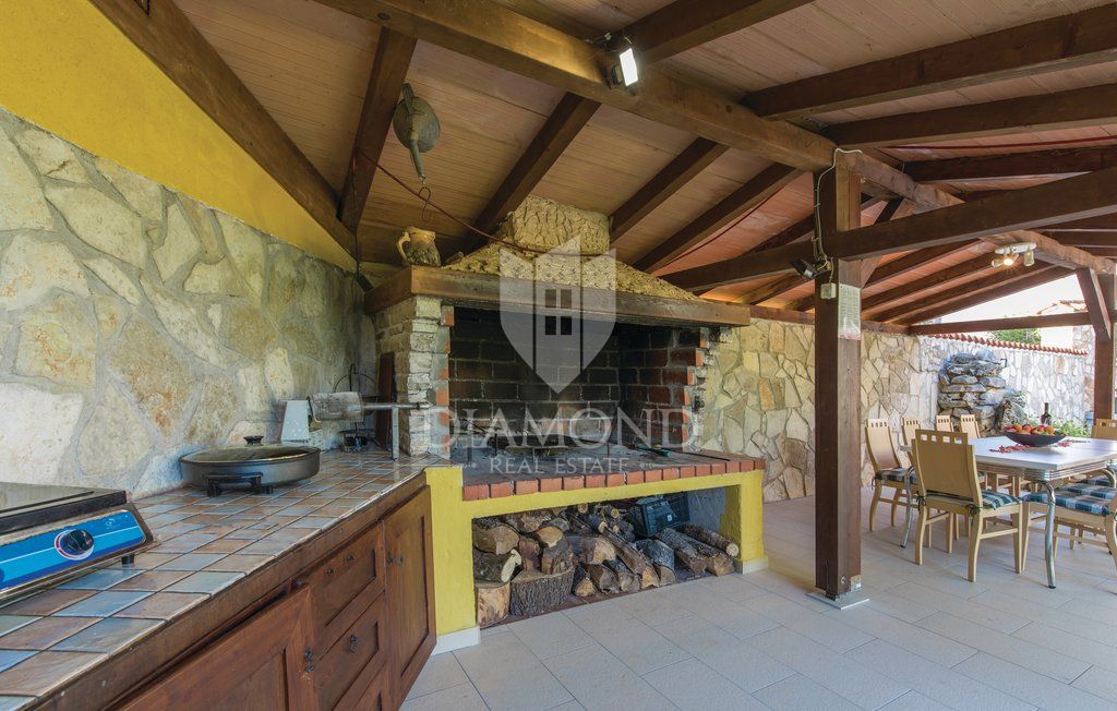 Poreč, okolica, hiša z bazenom in velikim vrtom!