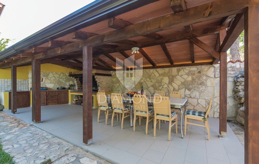 Poreč, okolica, hiša z bazenom in velikim vrtom!