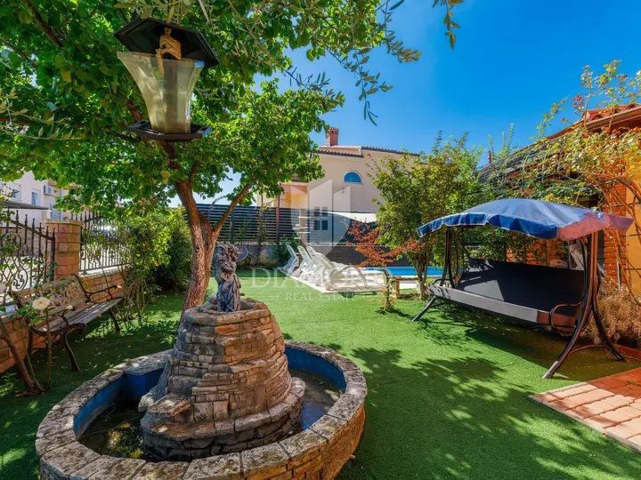 Umag, okolica! Čudovita apartmajska hiša z bazenom blizu morja!