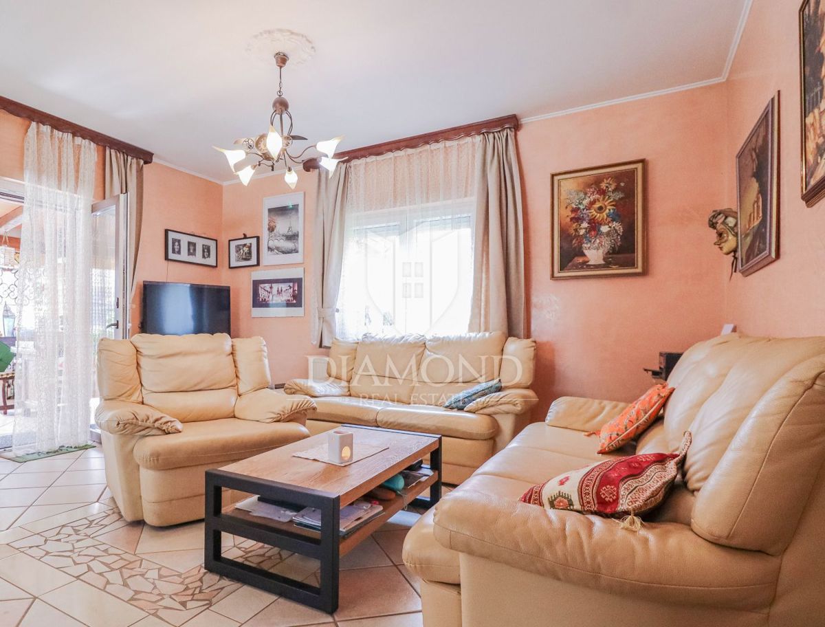 Umag, okolica! Čudovita apartmajska hiša z bazenom blizu morja!