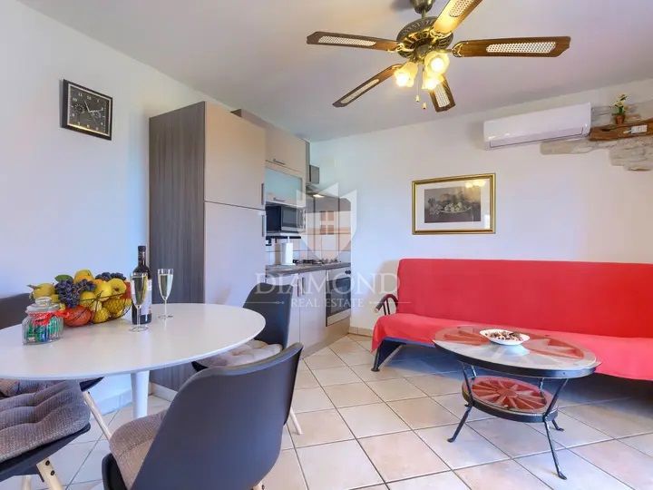 Umag, okolica! Čudovita apartmajska hiša z bazenom blizu morja!