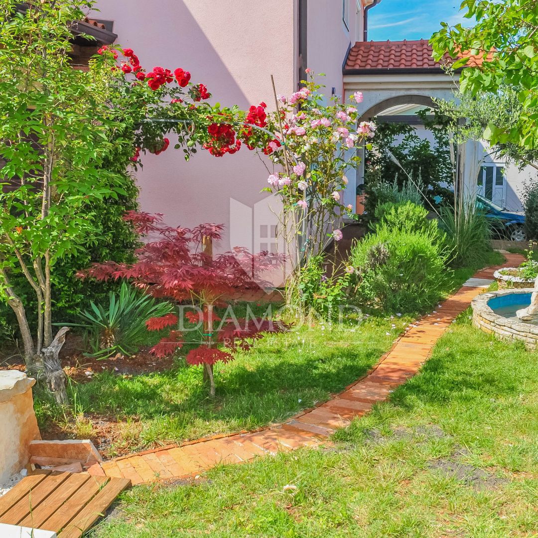 Umag, okolica! Čudovita apartmajska hiša z bazenom blizu morja!