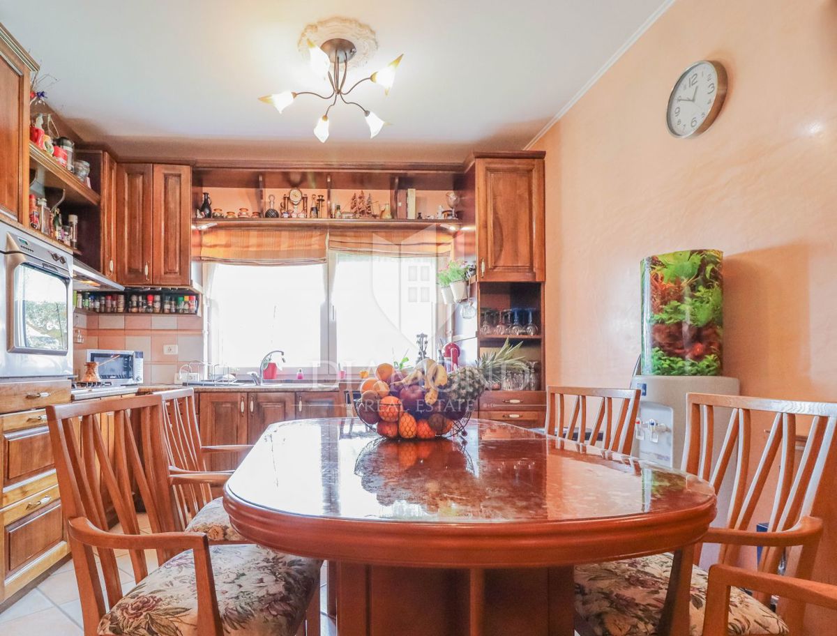 Umag, okolica! Čudovita apartmajska hiša z bazenom blizu morja!