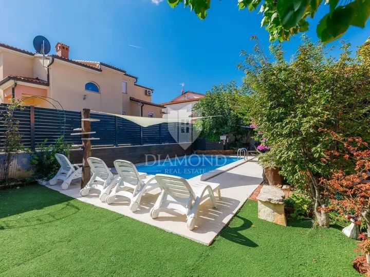 Umag, okolica! Čudovita apartmajska hiša z bazenom blizu morja!
