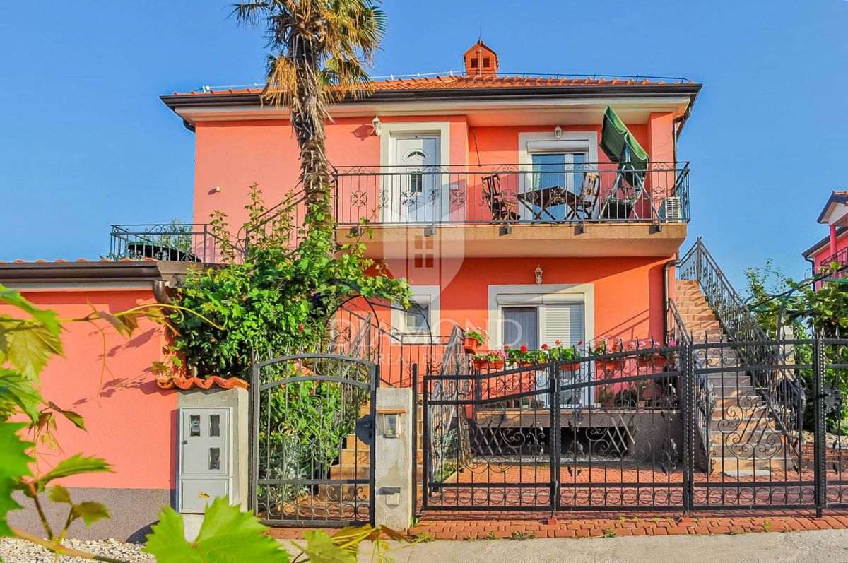Umag, okolica! Čudovita apartmajska hiša z bazenom blizu morja!