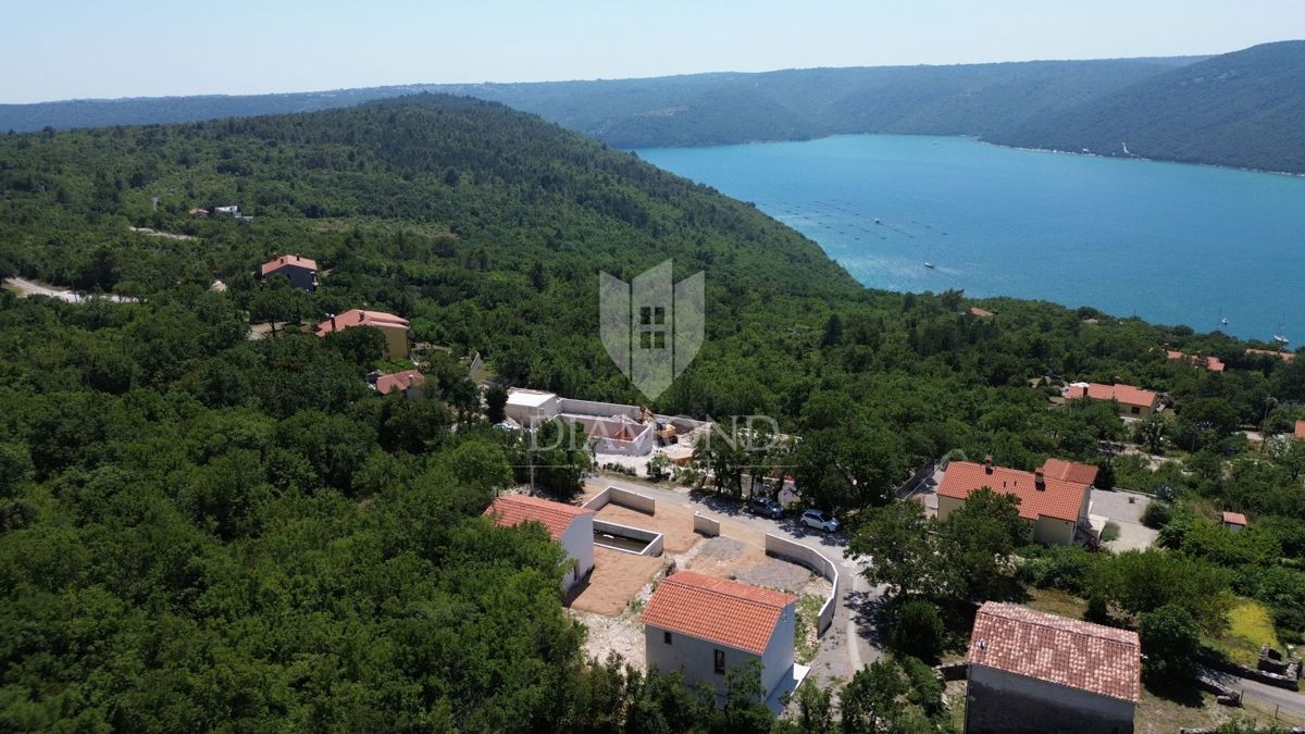 Labin, dve prenovljeni kamniti hiši z bazenom, pogled na morje