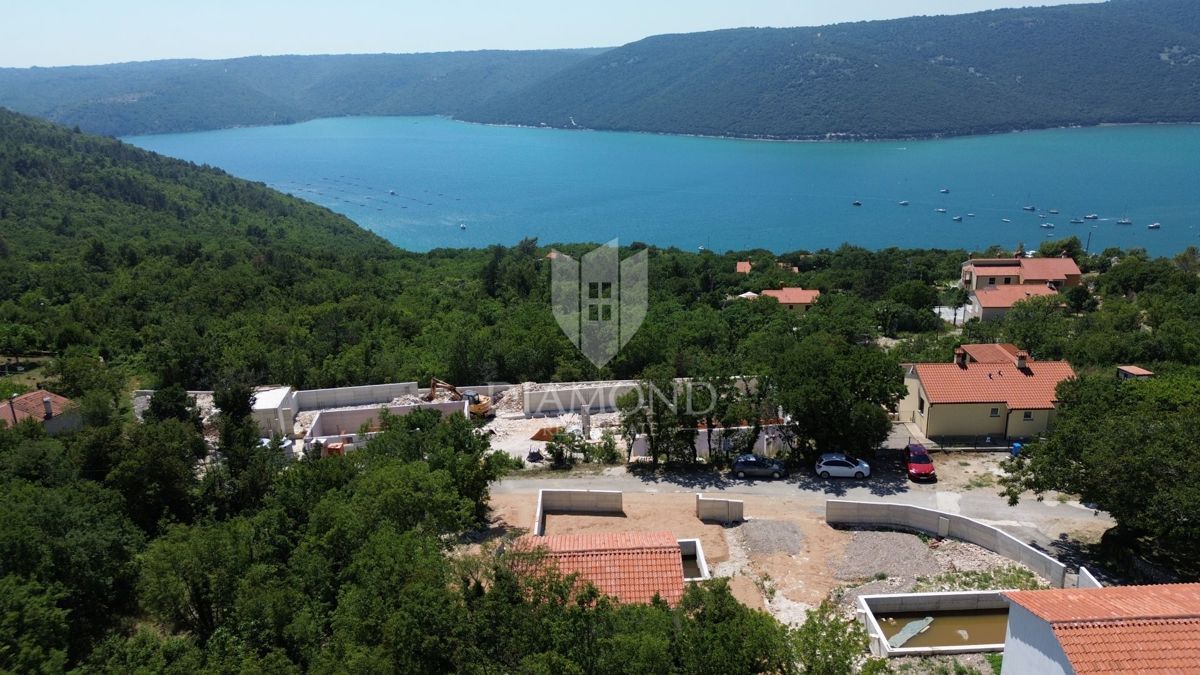Labin, dve prenovljeni kamniti hiši z bazenom, pogled na morje