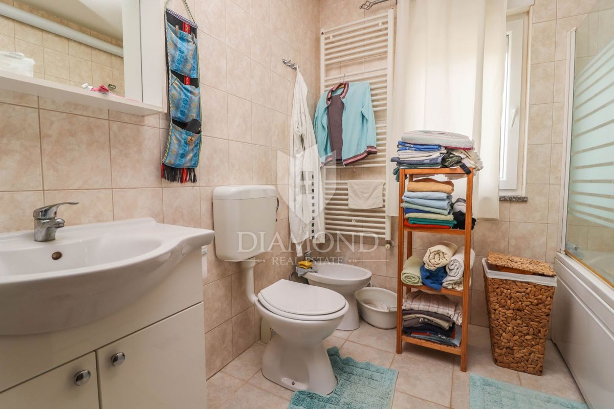Rovinj, okolica, apartma s stanovanjem na mirni lokaciji