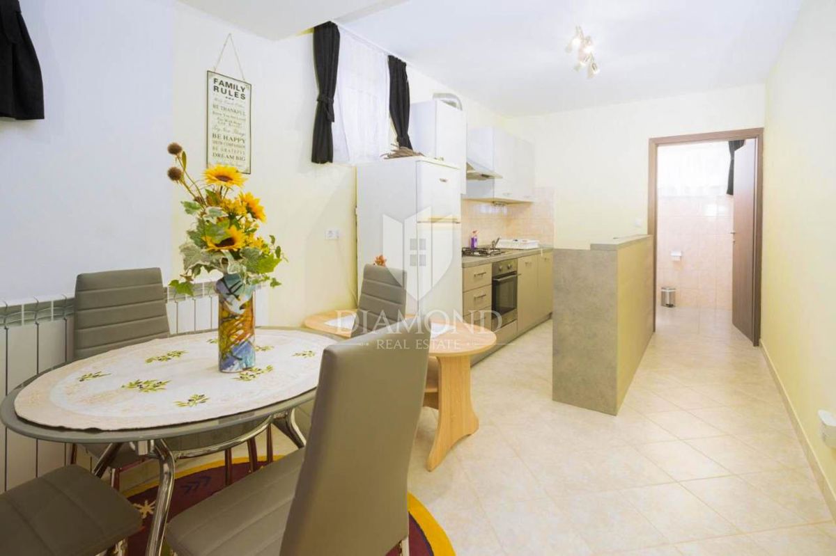 Rovinj, okolica, apartma s stanovanjem na mirni lokaciji