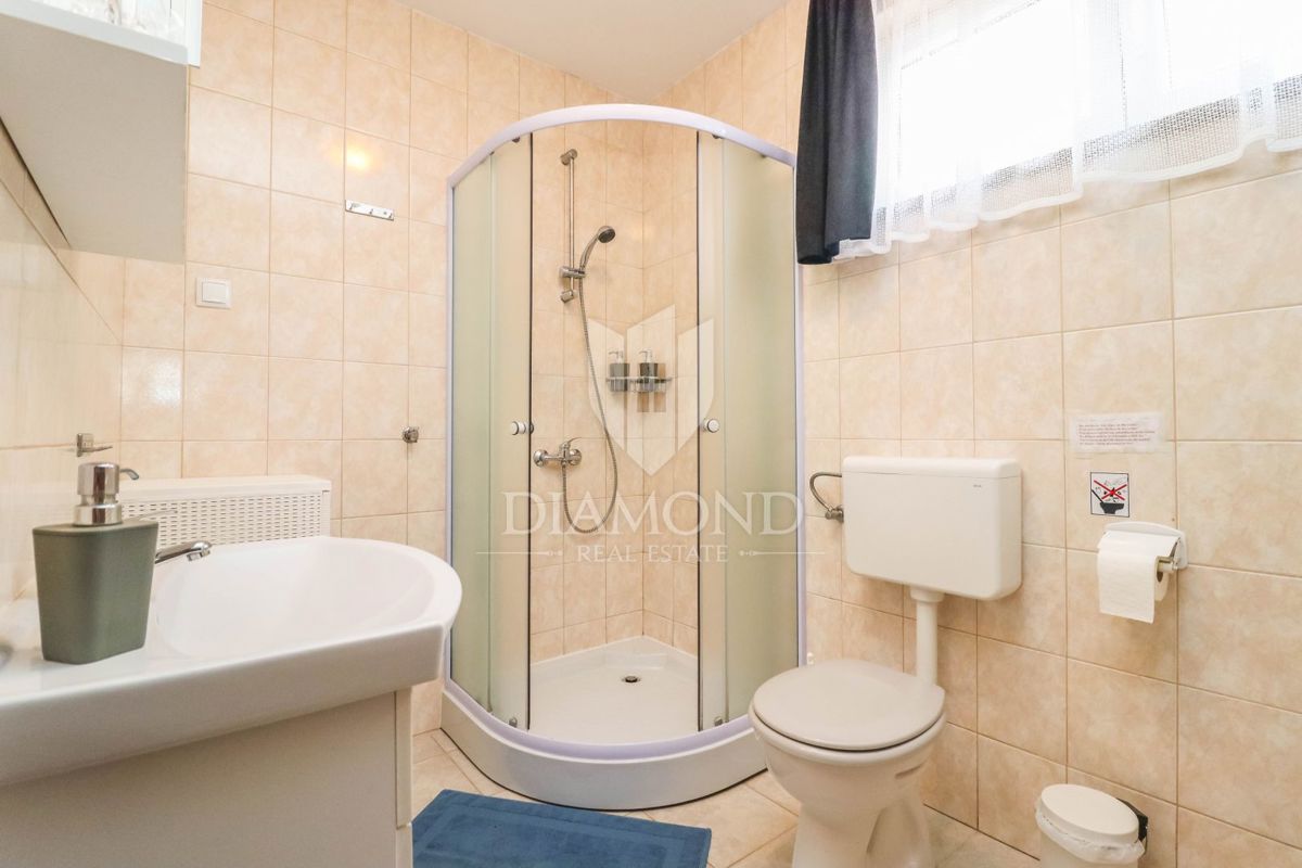 Rovinj, okolica, apartma s stanovanjem na mirni lokaciji