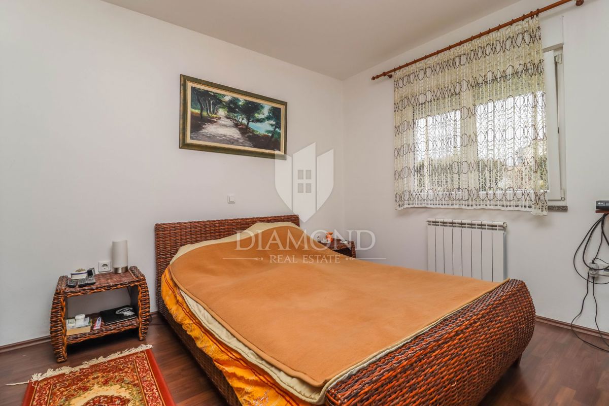 Rovinj, okolica, apartma s stanovanjem na mirni lokaciji