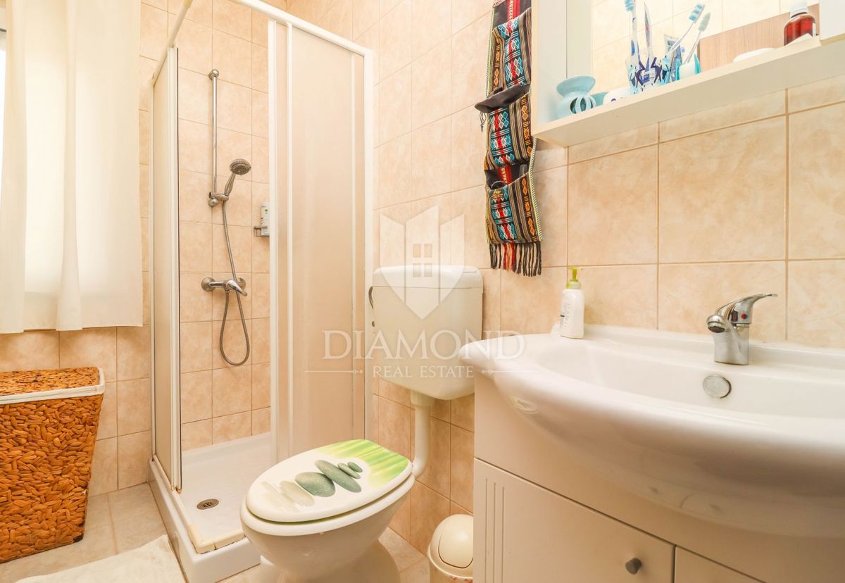 Rovinj, okolica, apartma s stanovanjem na mirni lokaciji
