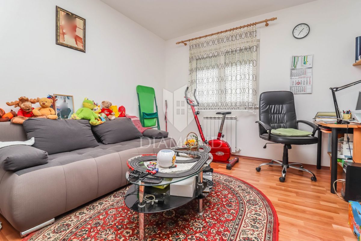 Rovinj, okolica, apartma s stanovanjem na mirni lokaciji