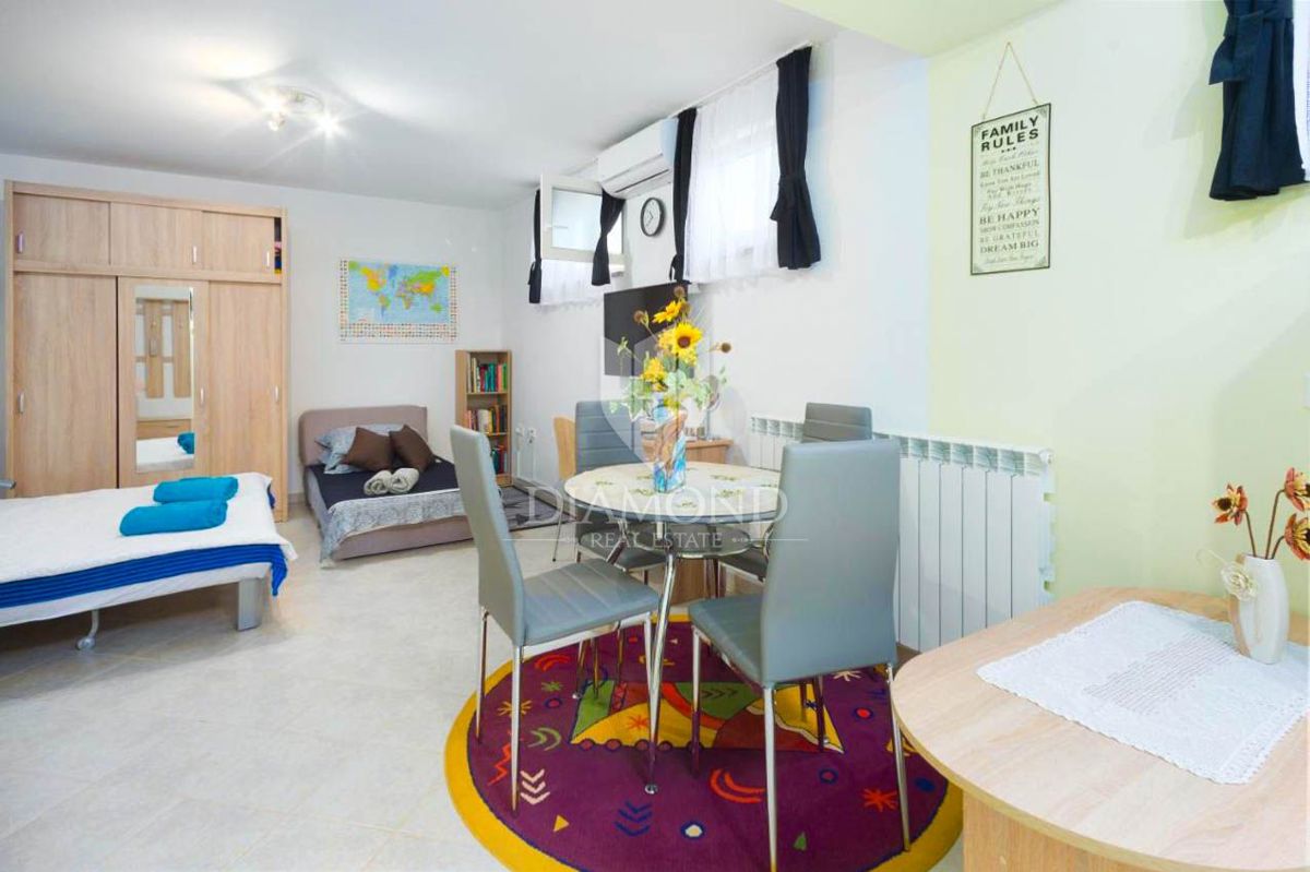 Rovinj, okolica, apartma s stanovanjem na mirni lokaciji