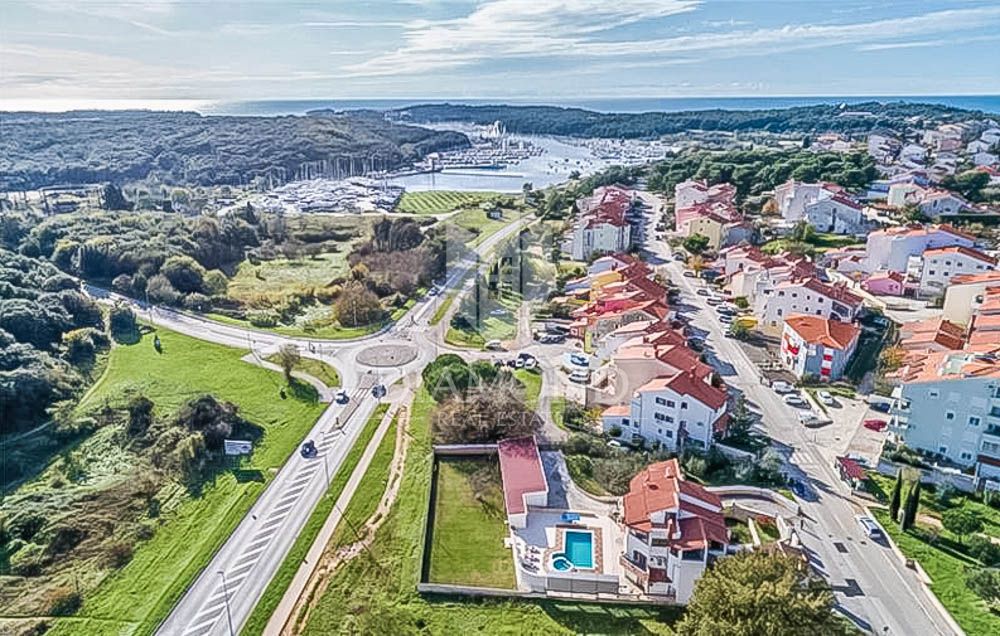Pula, Velika hiša z bazenom na iskani lokaciji