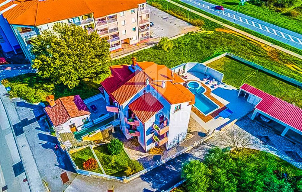 Pula, Velika hiša z bazenom na iskani lokaciji