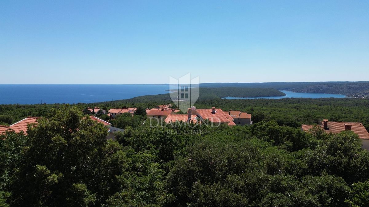 Labin, okolica, gradbeno zemljišče s pogledom na morje