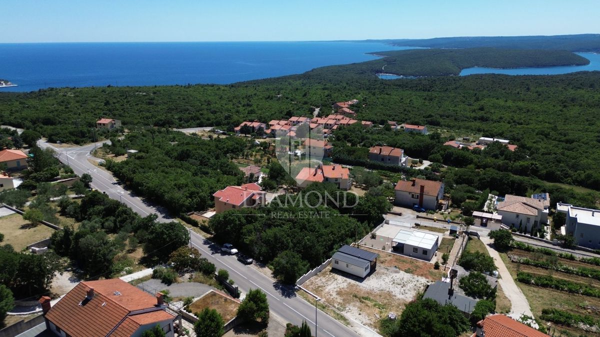 Labin, okolica, gradbeno zemljišče s pogledom na morje