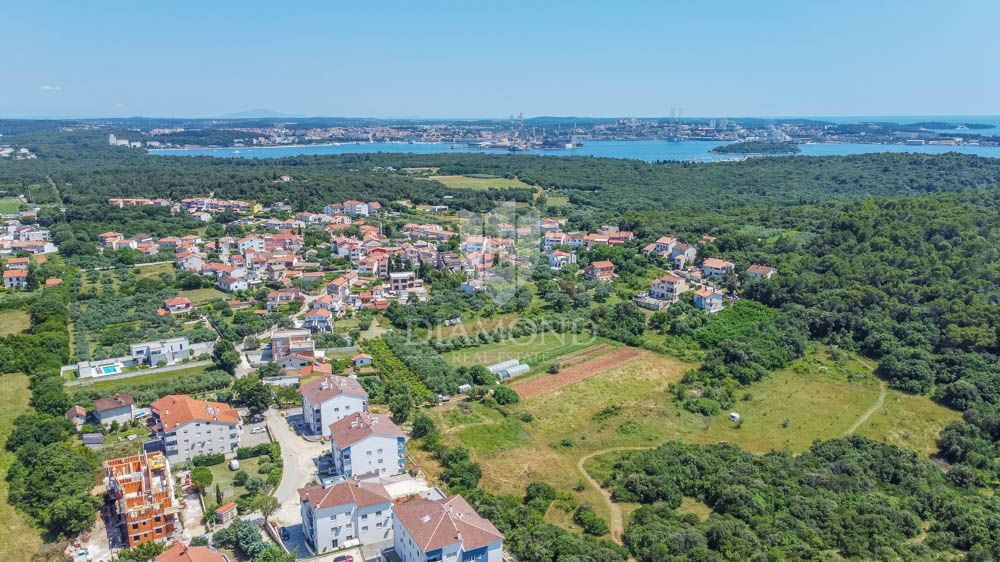 Enosobno stanovanje s teraso blizu morja! Štinjan!