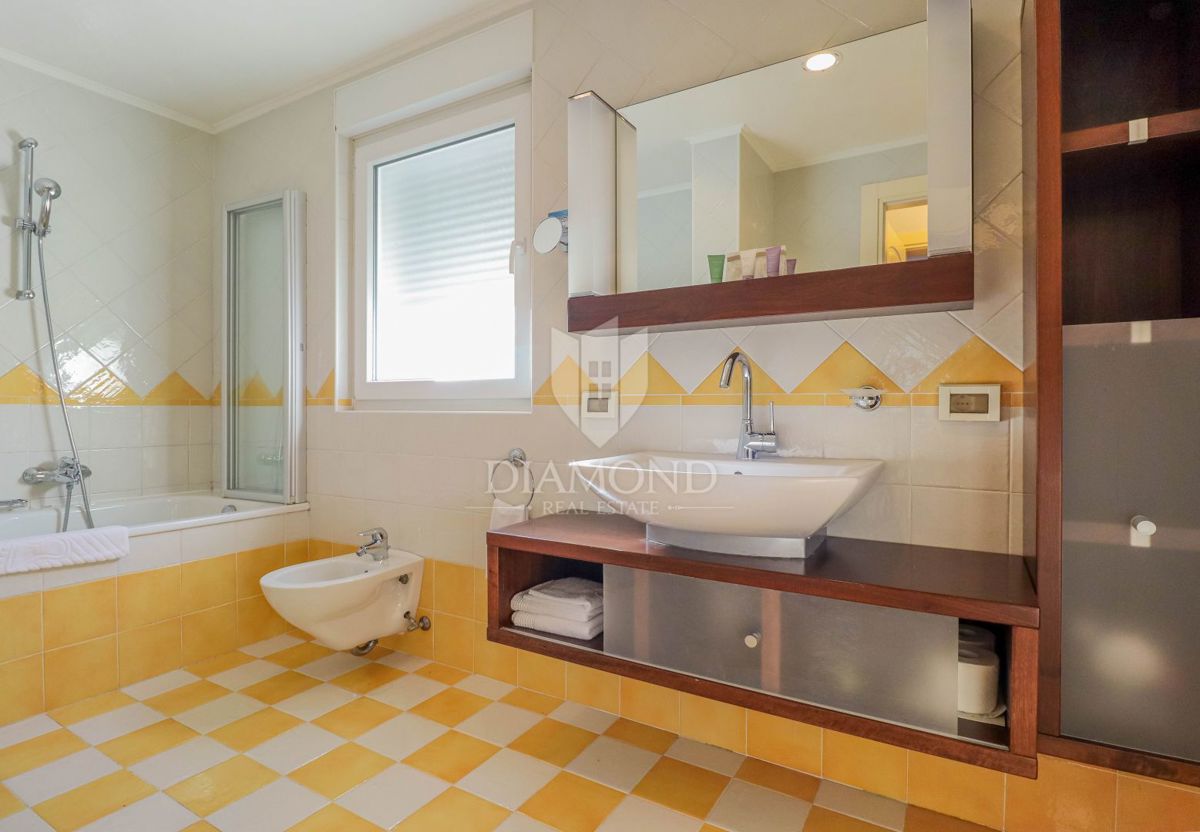 Umag, Crveni vrh! Odličen apartma 100 m od morja!