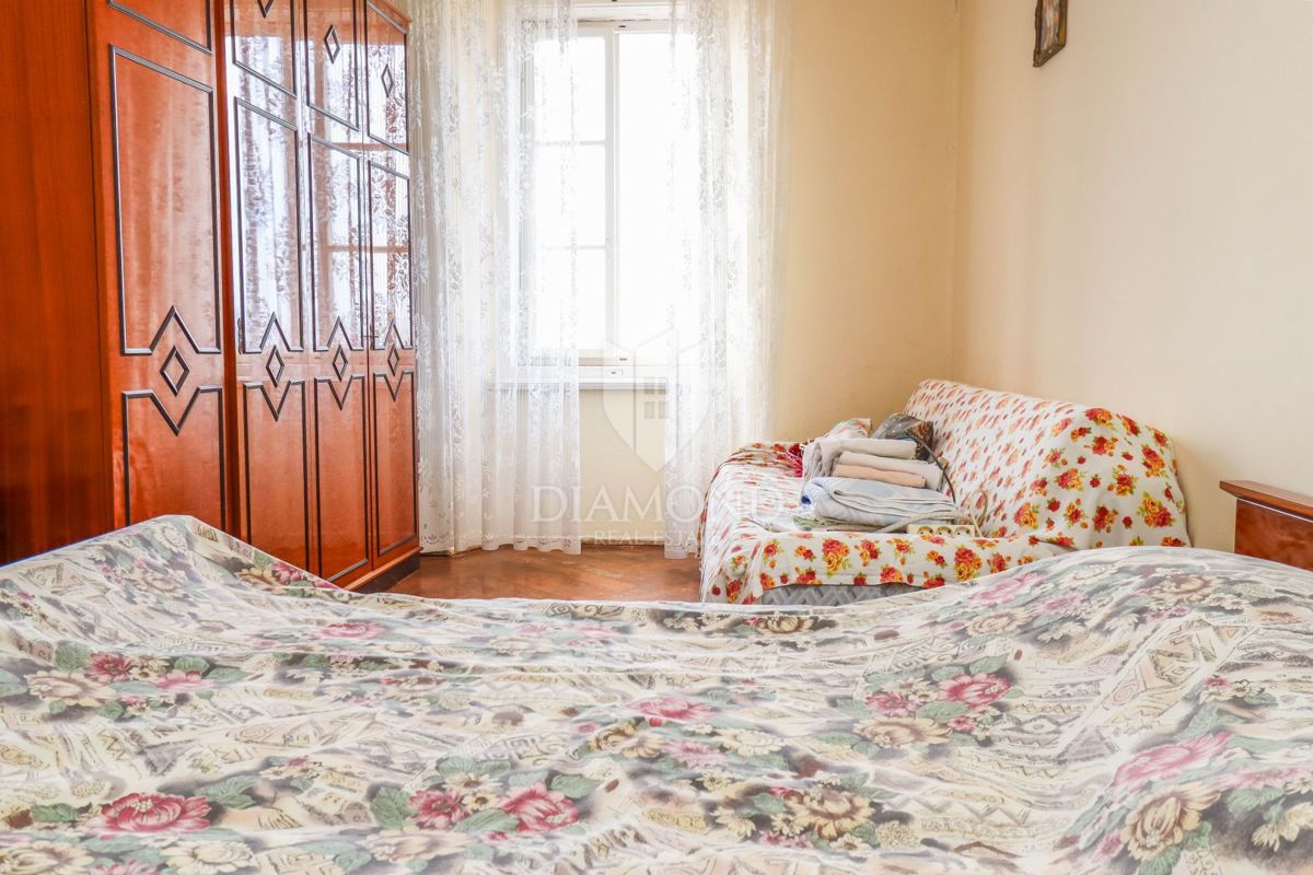 Umag, okolica - Dvoetažni apartma s pogledom na morje!
