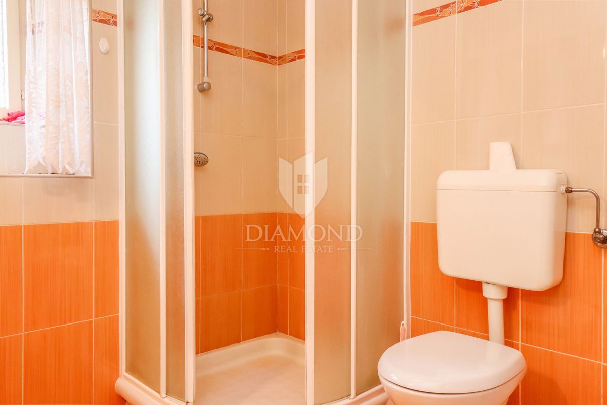 Umag, okolica - Dvoetažni apartma s pogledom na morje!