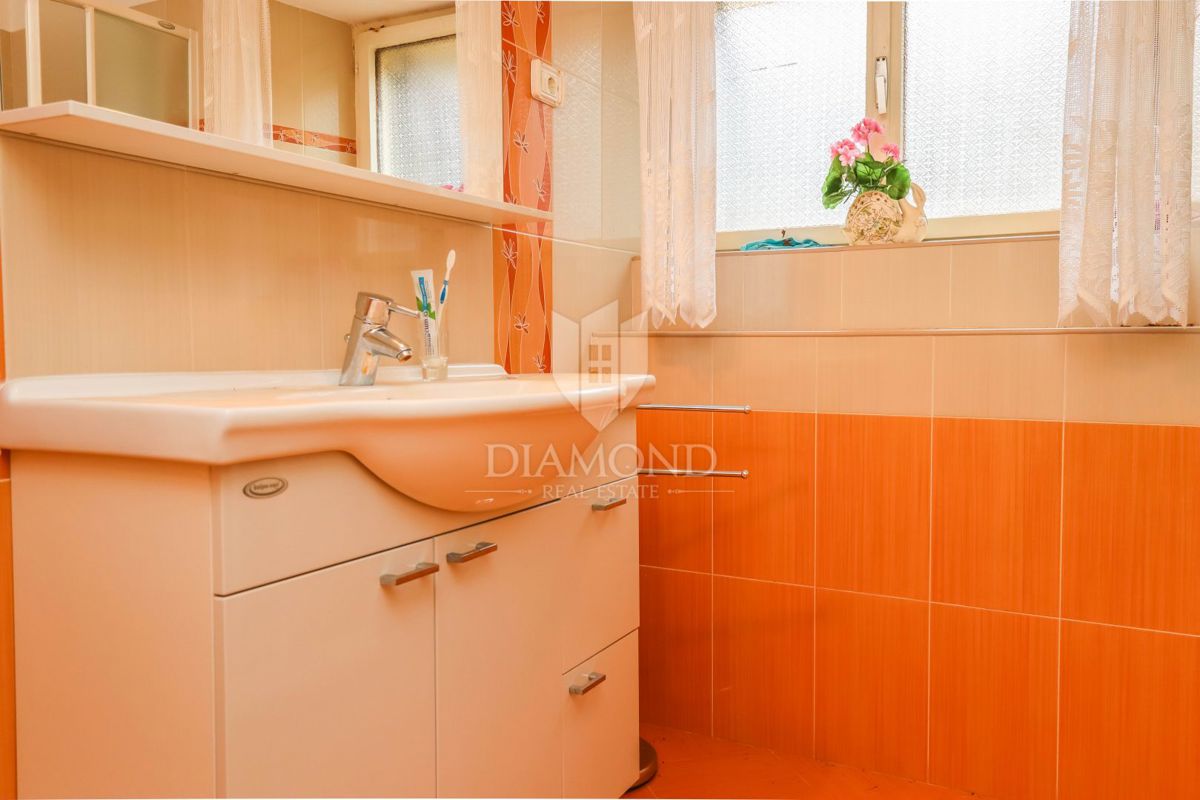 Umag, okolica - Dvoetažni apartma s pogledom na morje!