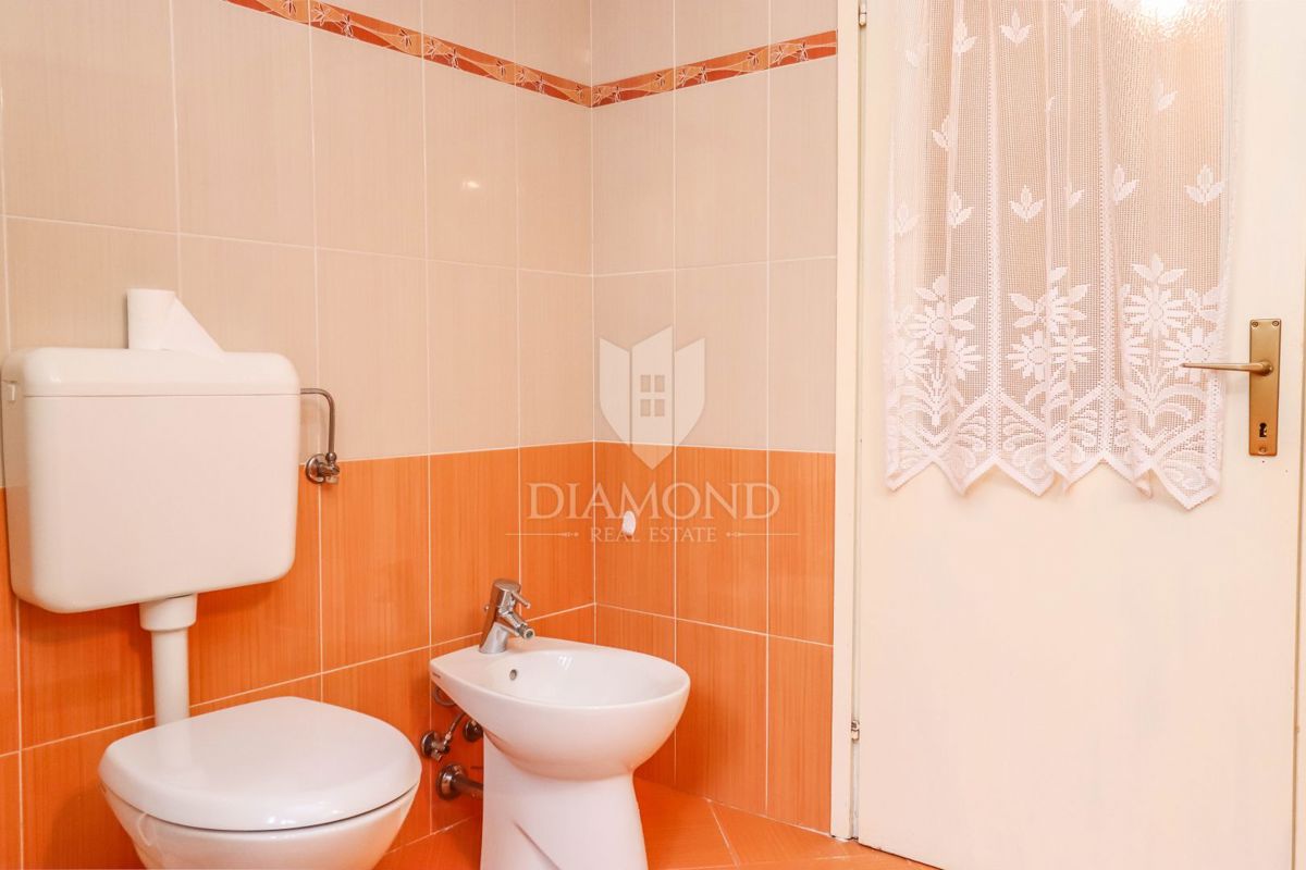 Umag, okolica - Dvoetažni apartma s pogledom na morje!