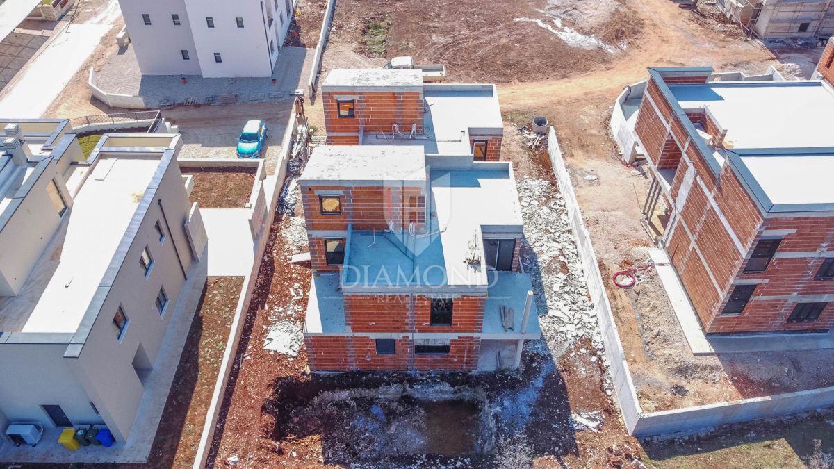 Hiša Novigrad, 200.000m2