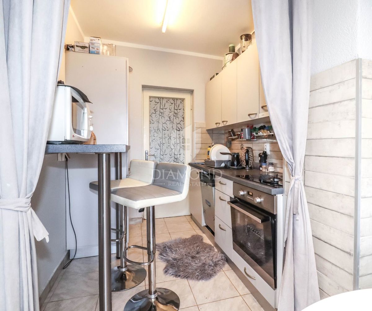 Rovinj, stanovanje na odlični lokaciji s teraso in pogledom na morje