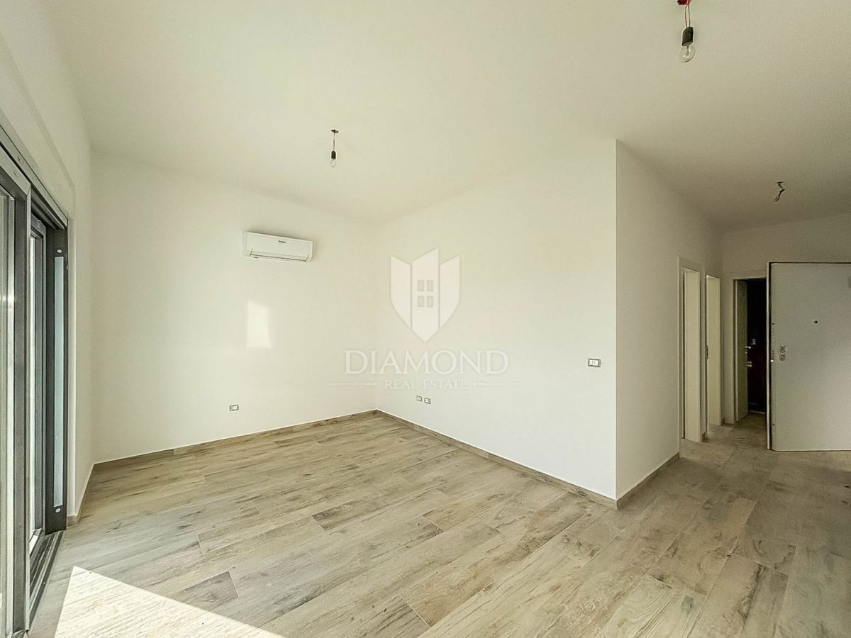 Umag, Lovrečica, Trisobno stanovanje v prvem nadstropju!