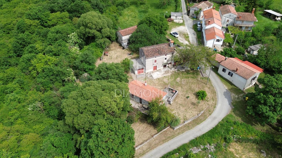 Istra Labin, Veliko posestvo s 3 kamnitimi hišami