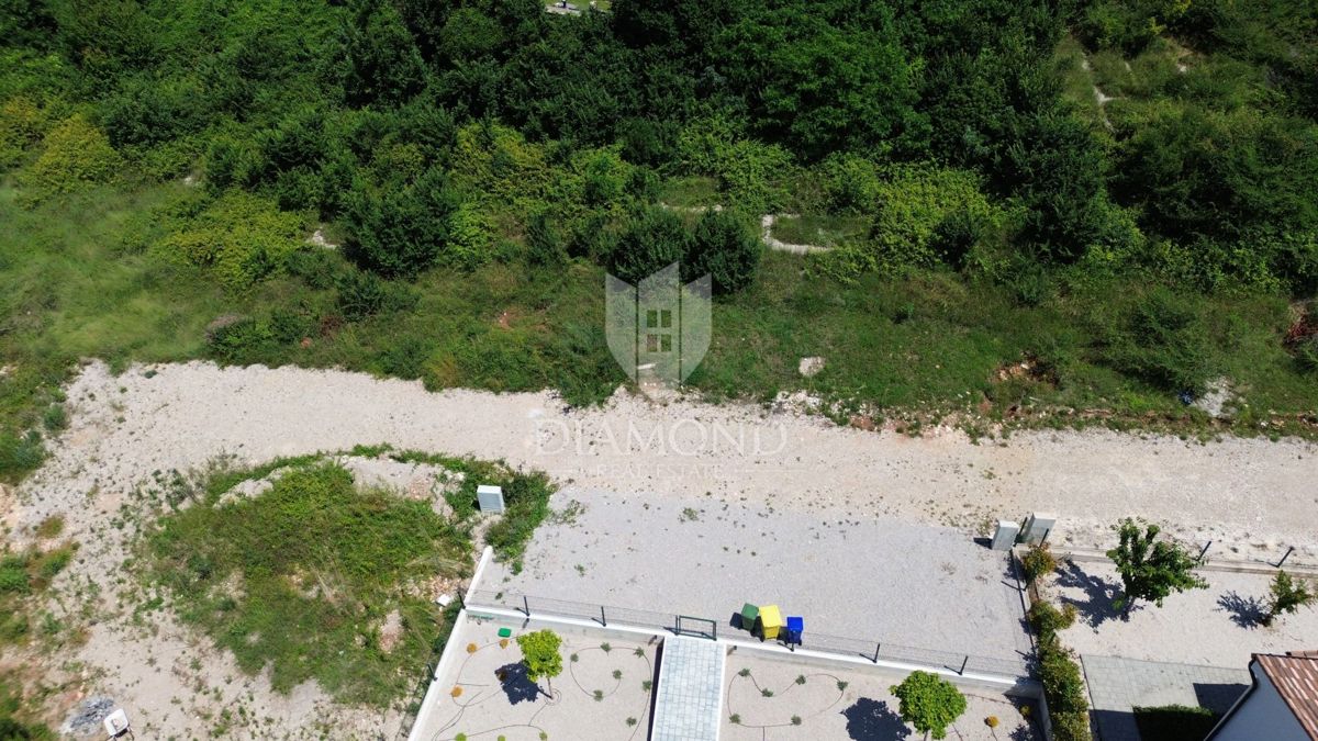 Labin, okolica, zemljišče z gradbenim dovoljenjem
