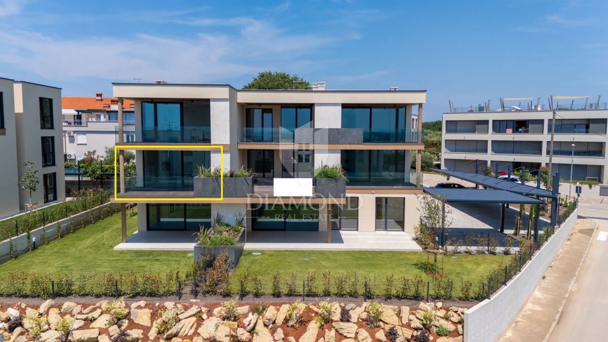 Novigrad, novo prostorno stanovanje 111m2 s 3 spalnicami in teraso!