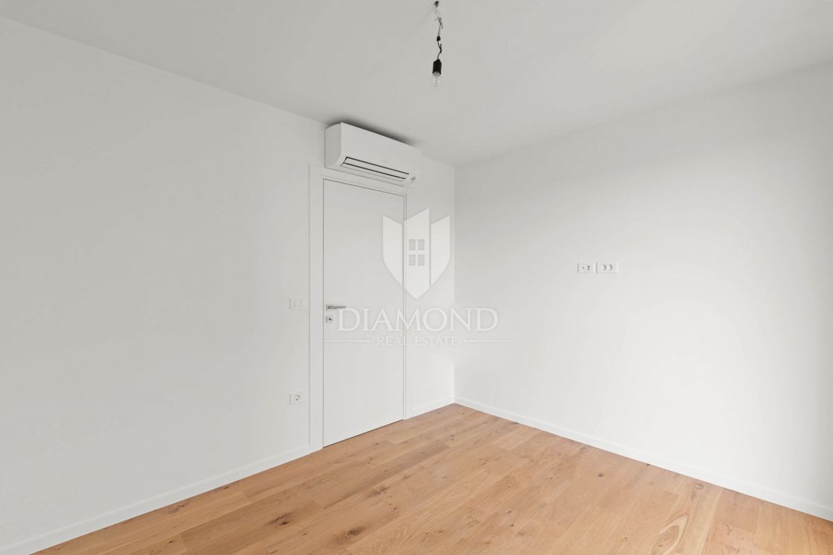 Novigrad, novo prostorno stanovanje 111m2 s 3 spalnicami in teraso!