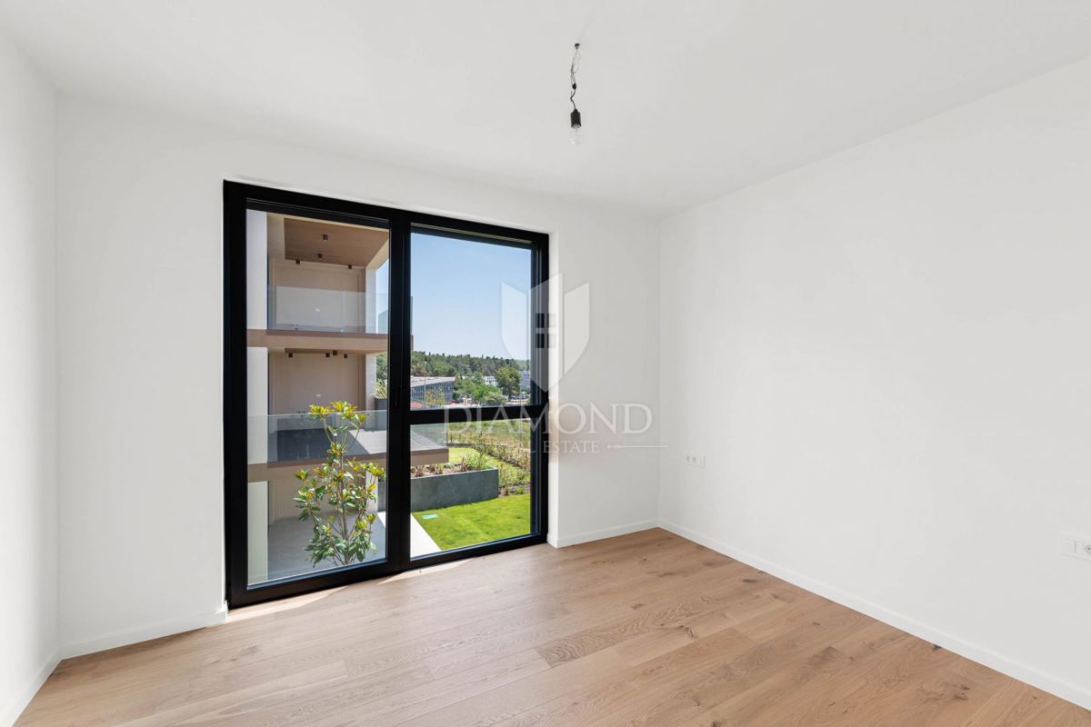 Novigrad, novo prostorno stanovanje 111m2 s 3 spalnicami in teraso!