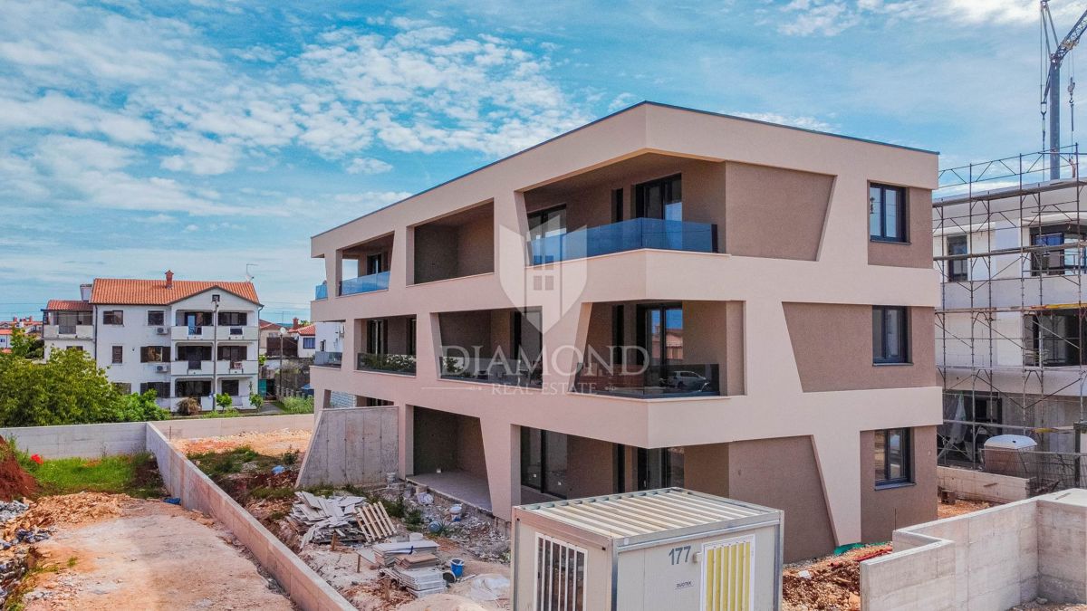 Umag, okolica! Novogradnja! Moderno stanovanje v 1. nadstropju!