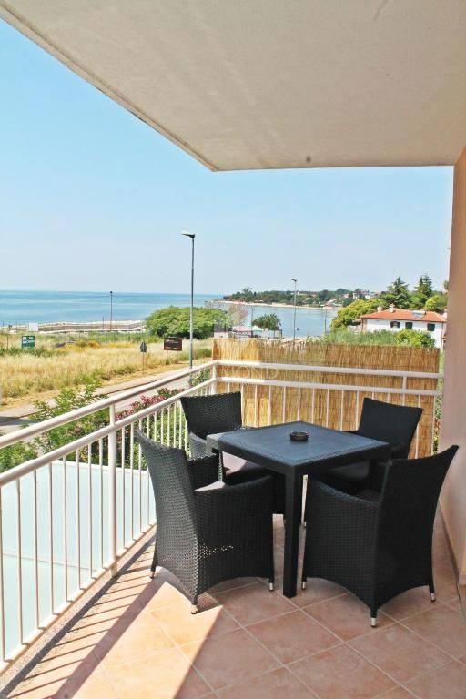 Umag, okolica, udobno stanovanje s pogledom na morje!