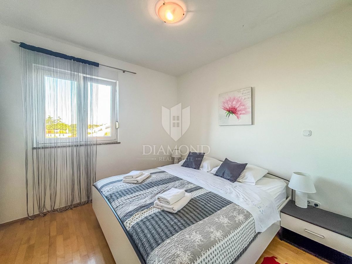 Umag, okolica, udobno stanovanje s pogledom na morje!