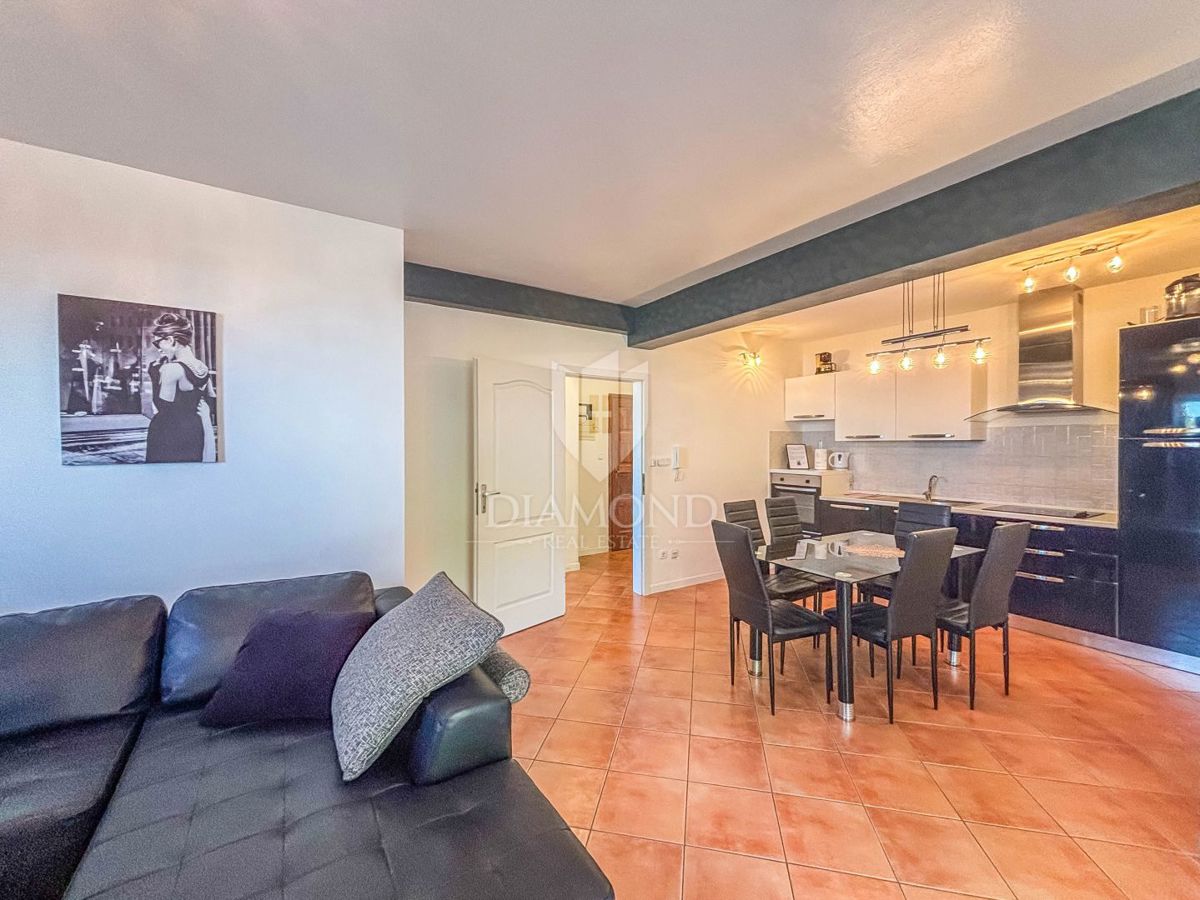 Umag, okolica, udobno stanovanje s pogledom na morje!