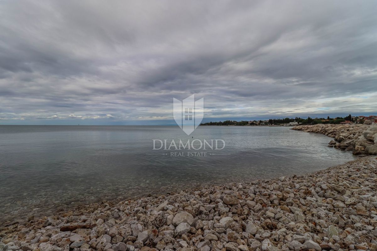 Umag, okolica, udobno stanovanje s pogledom na morje!