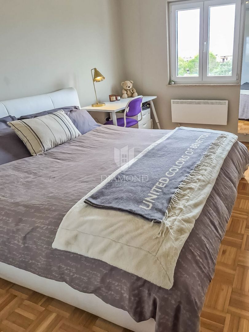 Priložnost! Apartma v centru Umaga, 100 metrov od morja