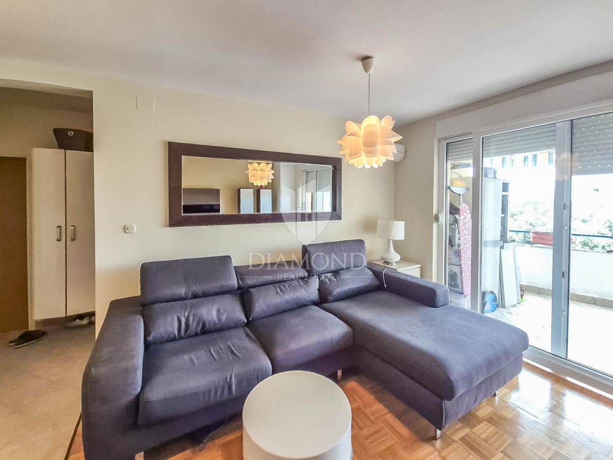 Priložnost! Apartma v centru Umaga, 100 metrov od morja