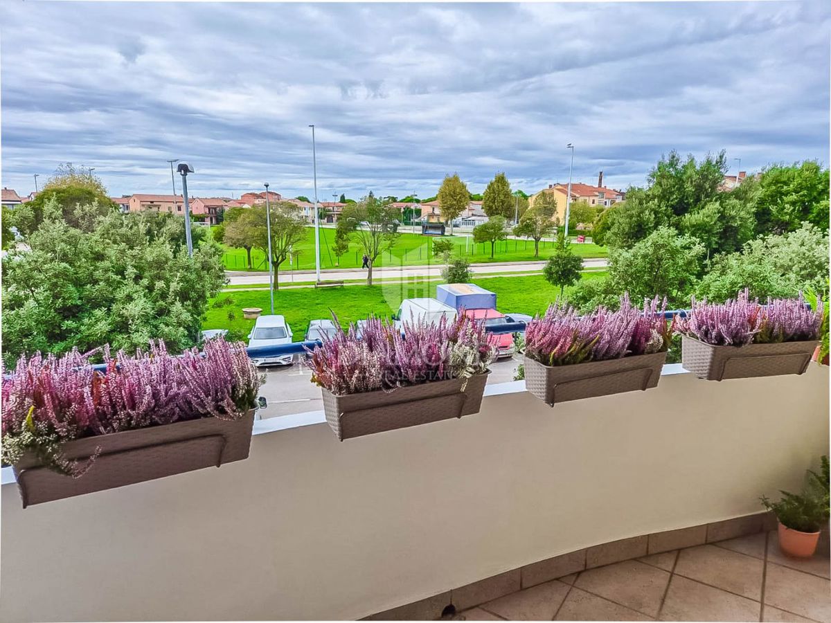 Priložnost! Apartma v centru Umaga, 100 metrov od morja