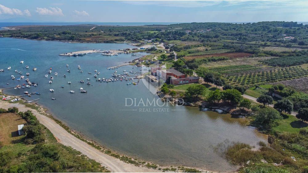 Apartma v pritličju z vrtom, blizu plaže v bližini Medulina